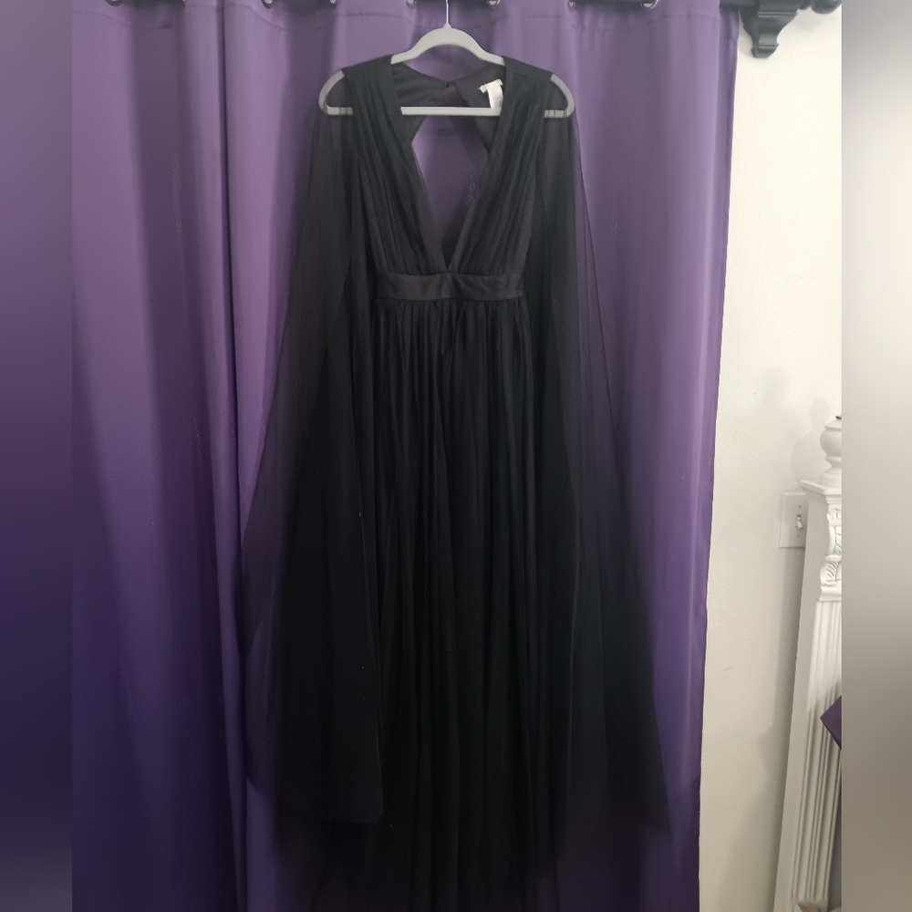 Bombshell gown, please read.